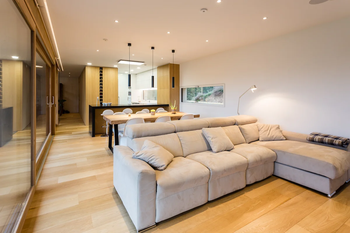 Zespół Mieszkaj Inteligentnie podczas montażu systemu smart home